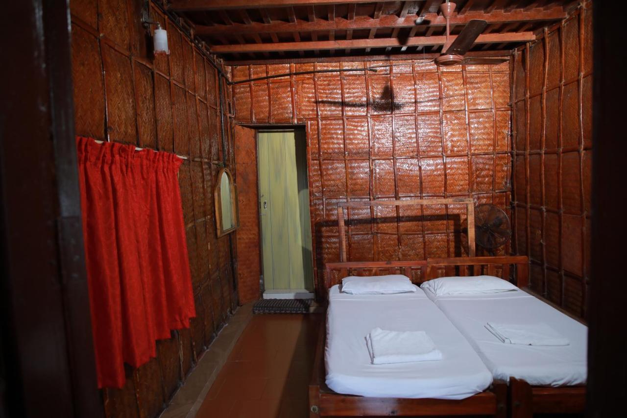 Malayalam Lake Resort Alappuzha Екстериор снимка