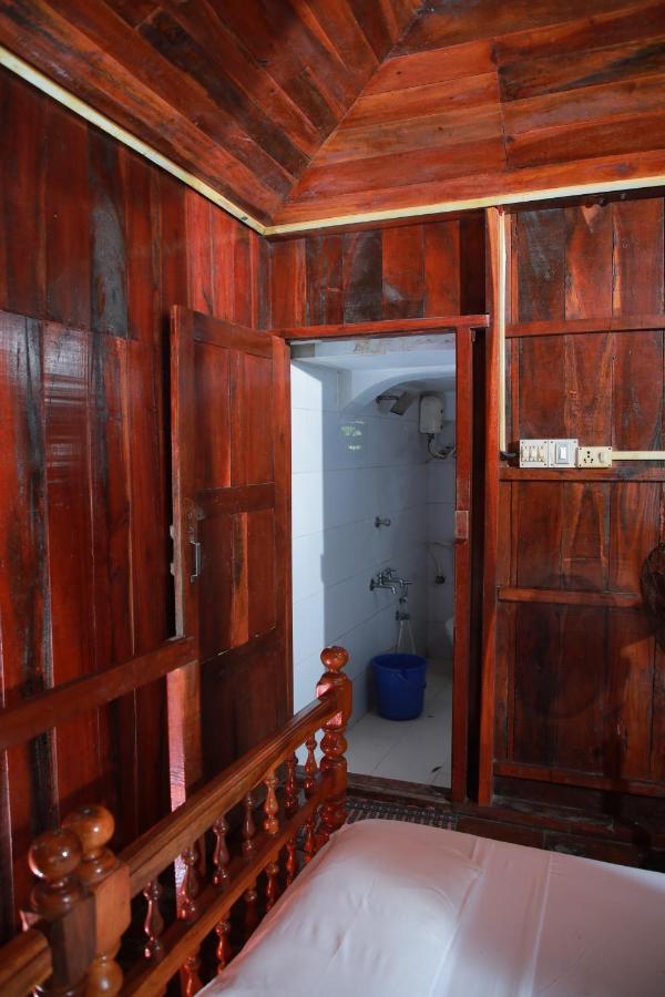 Malayalam Lake Resort Alappuzha Екстериор снимка