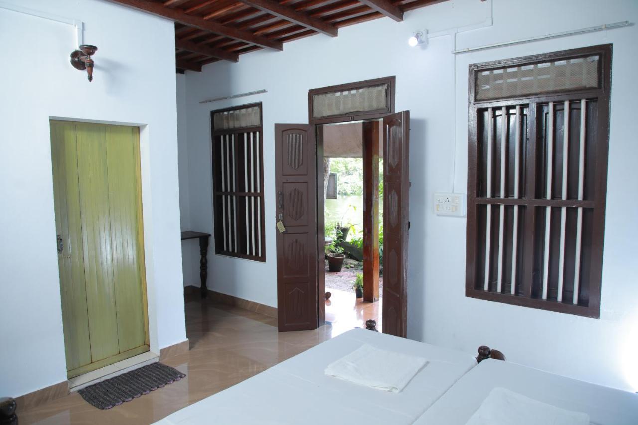 Malayalam Lake Resort Alappuzha Екстериор снимка