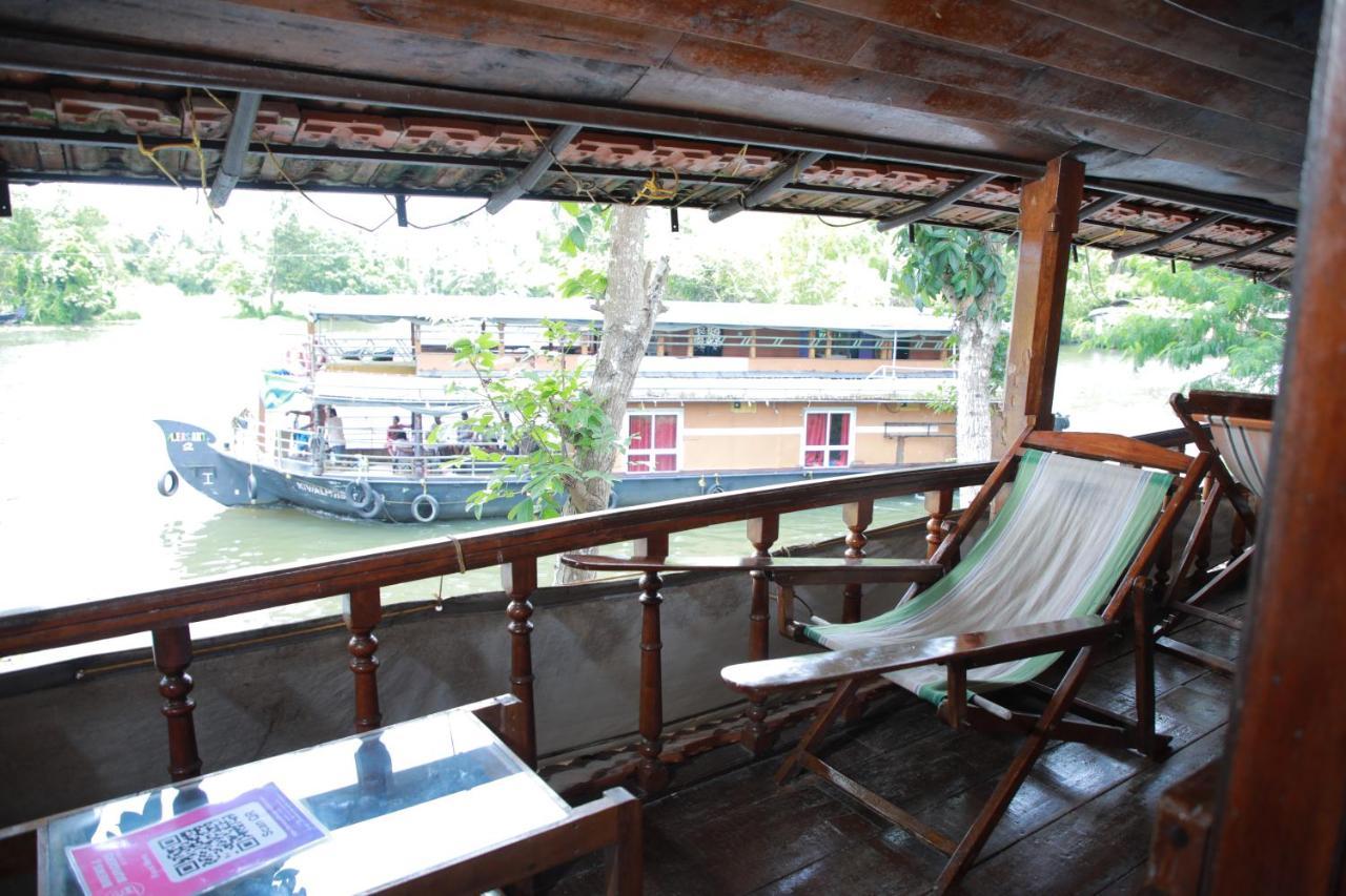 Malayalam Lake Resort Alappuzha Екстериор снимка