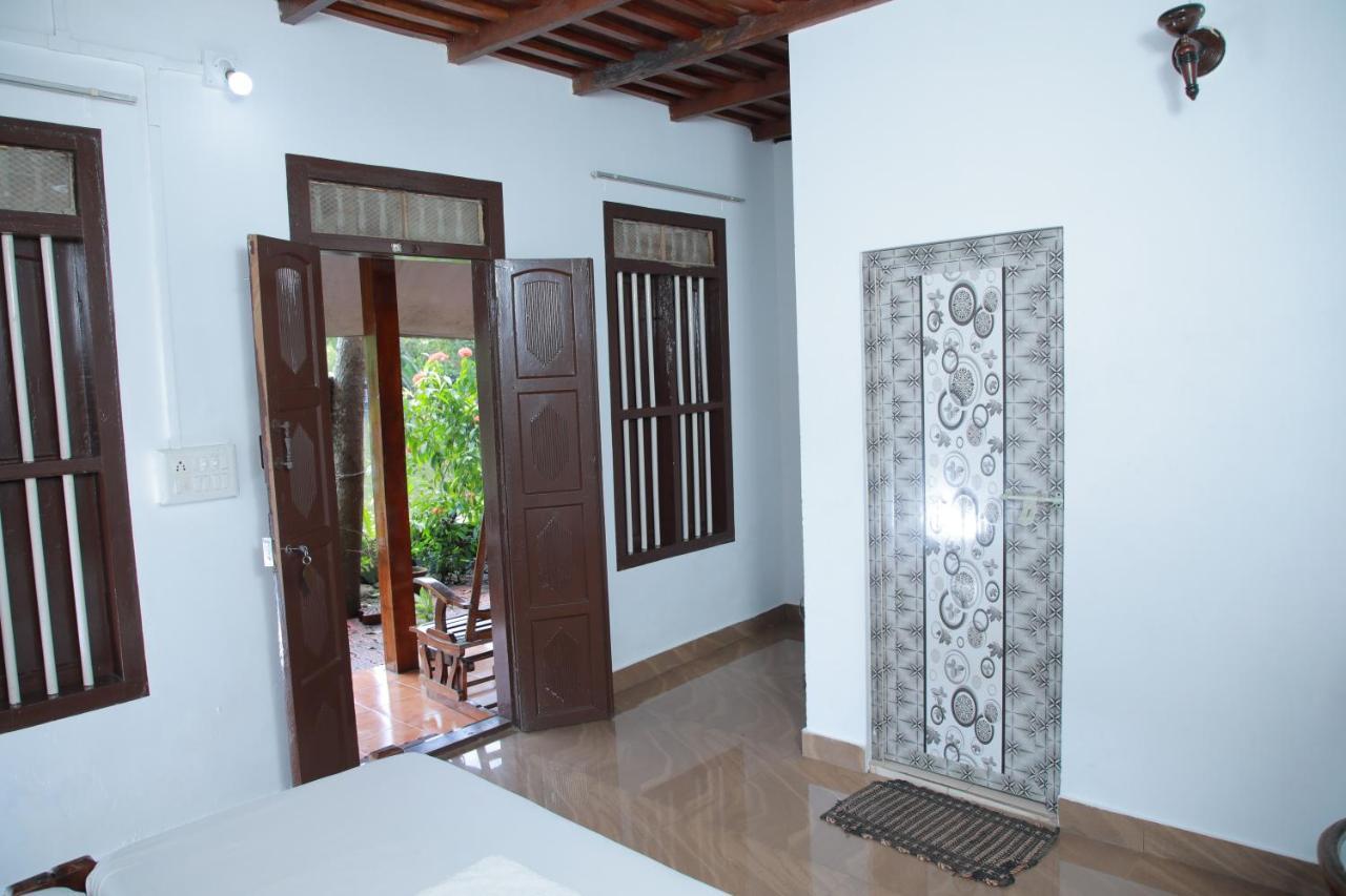 Malayalam Lake Resort Alappuzha Екстериор снимка