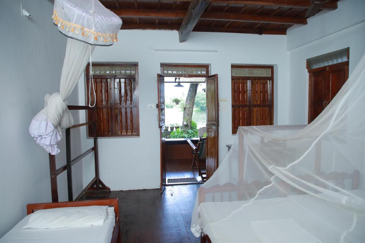 Malayalam Lake Resort Alappuzha Екстериор снимка