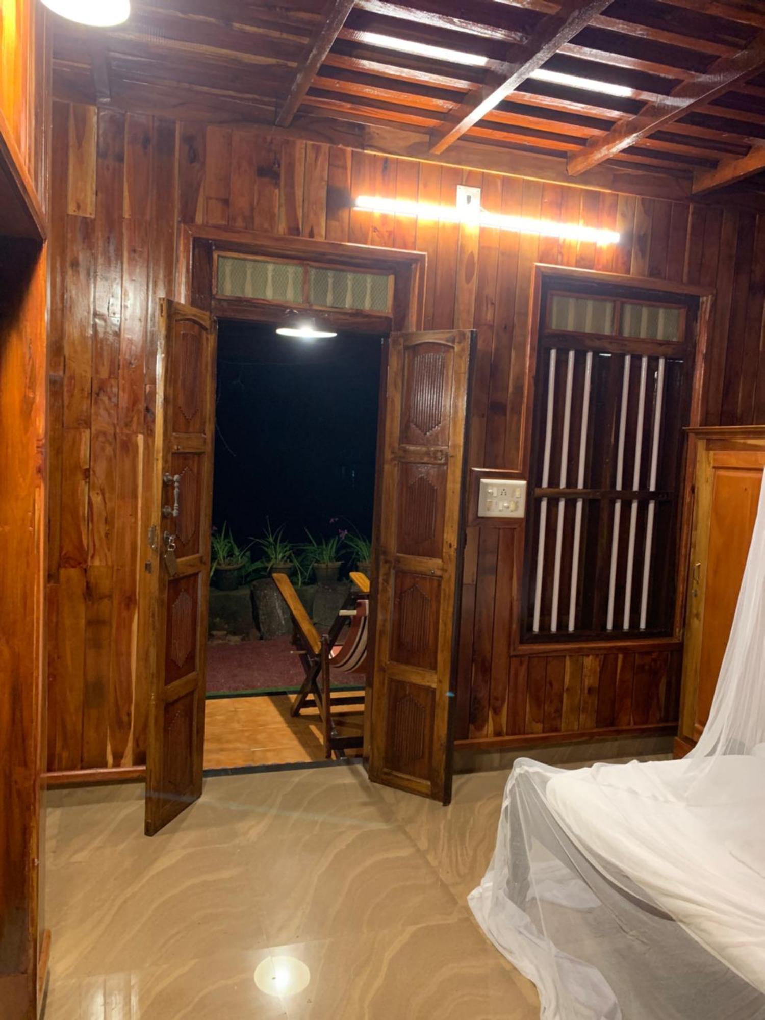 Malayalam Lake Resort Alappuzha Екстериор снимка