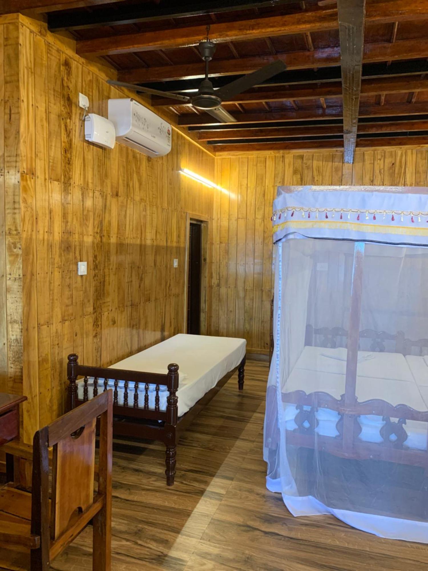 Malayalam Lake Resort Alappuzha Екстериор снимка