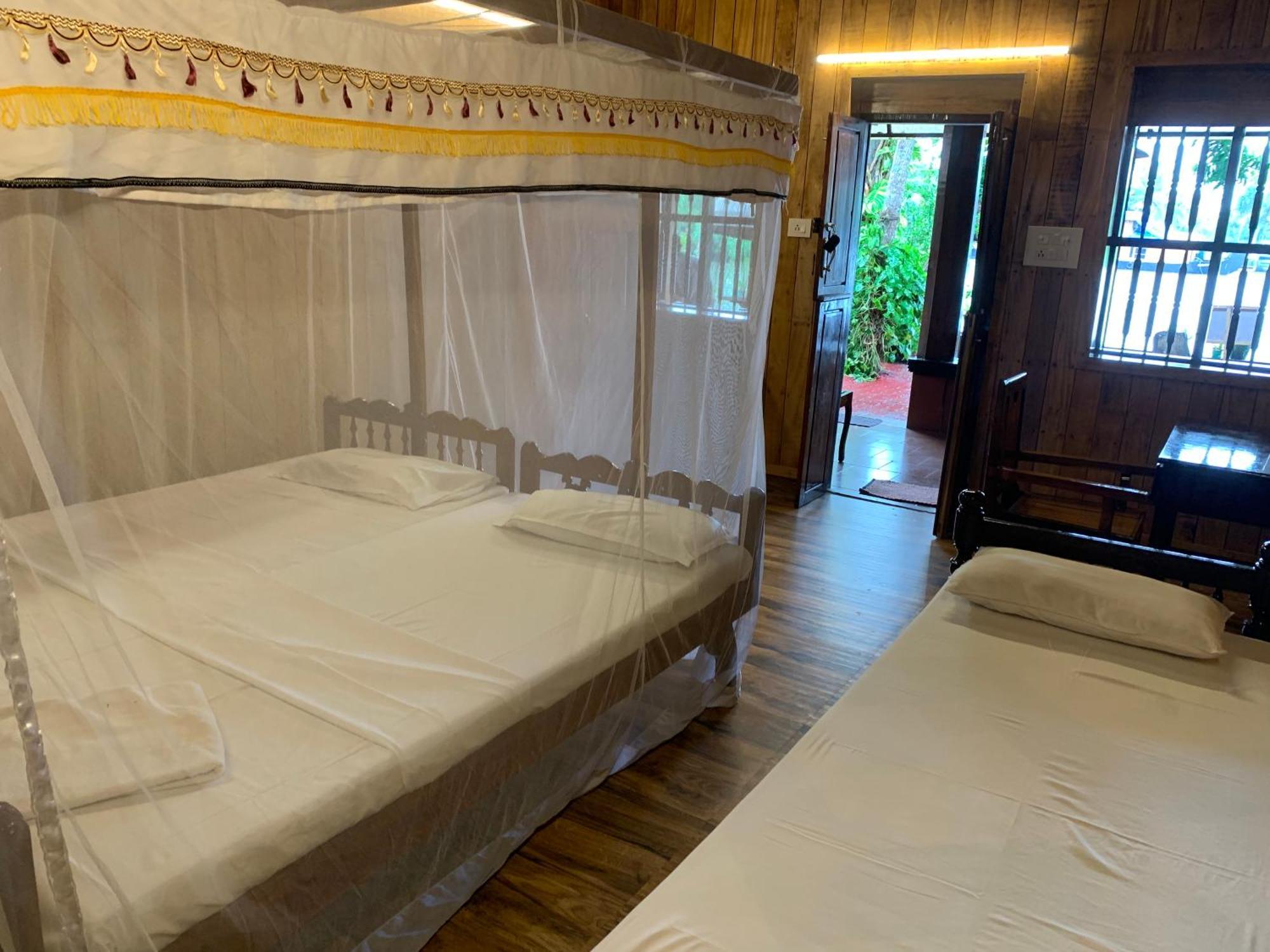 Malayalam Lake Resort Alappuzha Екстериор снимка