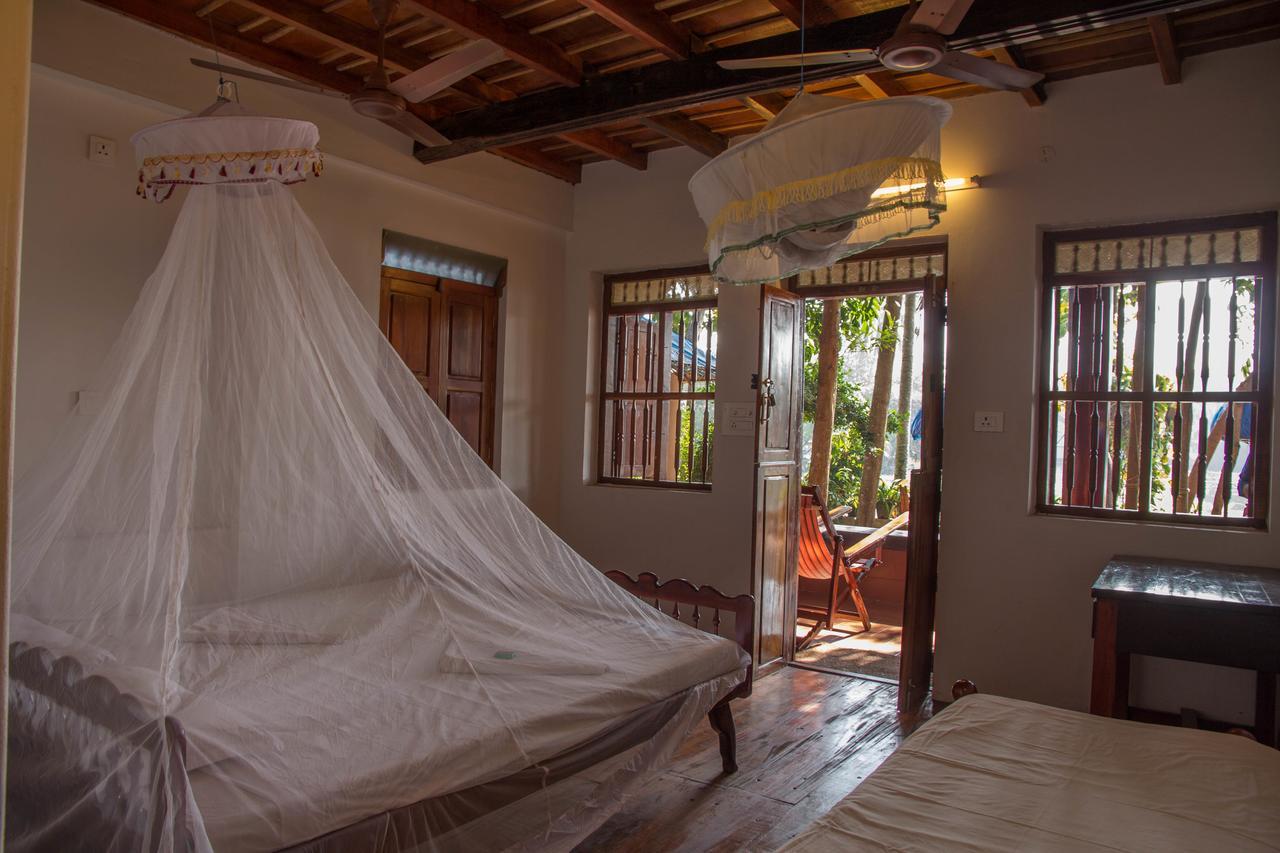 Malayalam Lake Resort Alappuzha Екстериор снимка