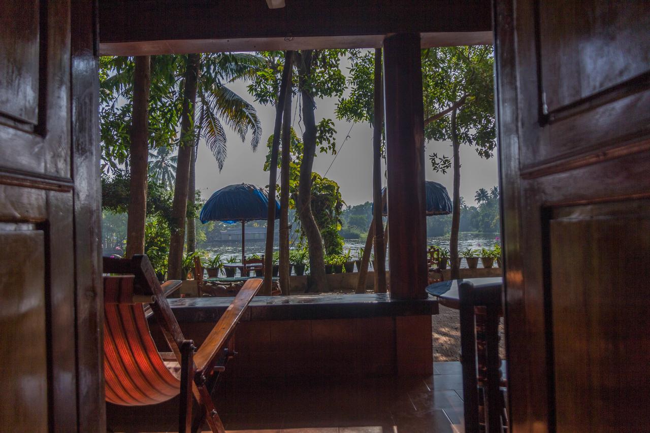 Malayalam Lake Resort Alappuzha Екстериор снимка