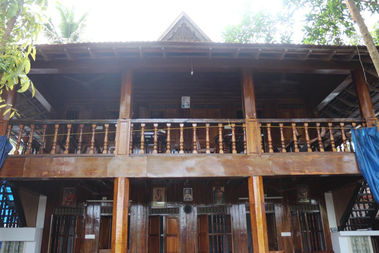 Malayalam Lake Resort Alappuzha Екстериор снимка