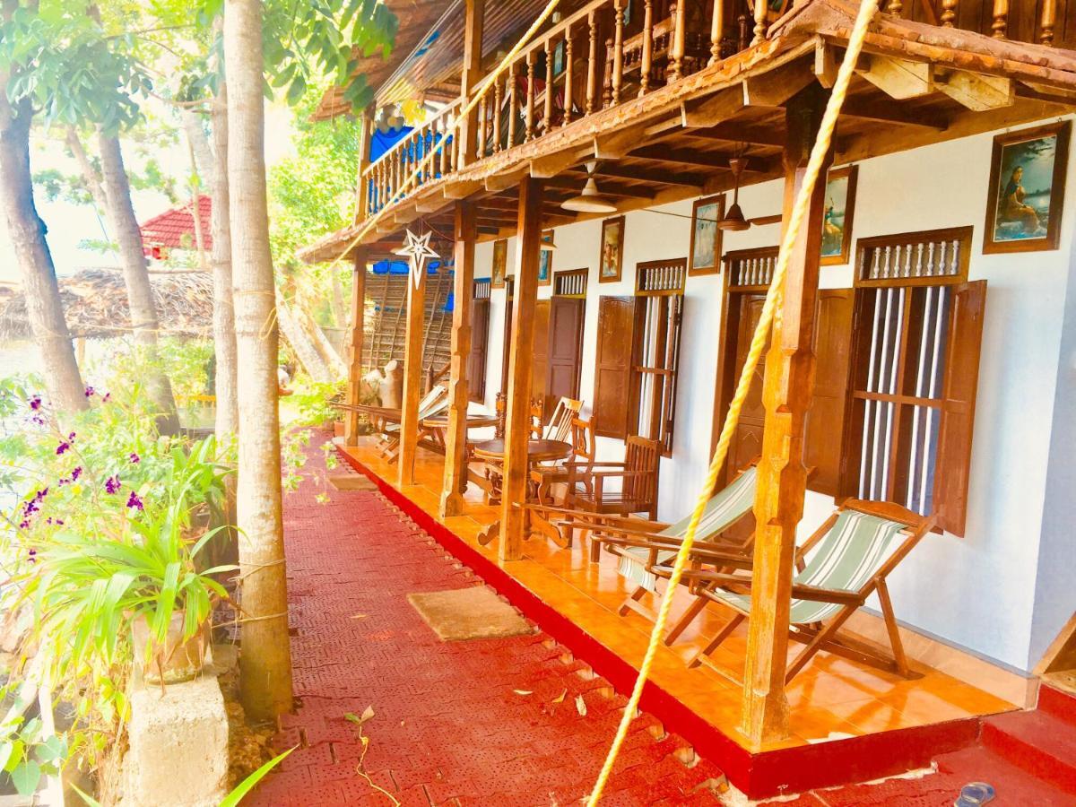 Malayalam Lake Resort Alappuzha Екстериор снимка