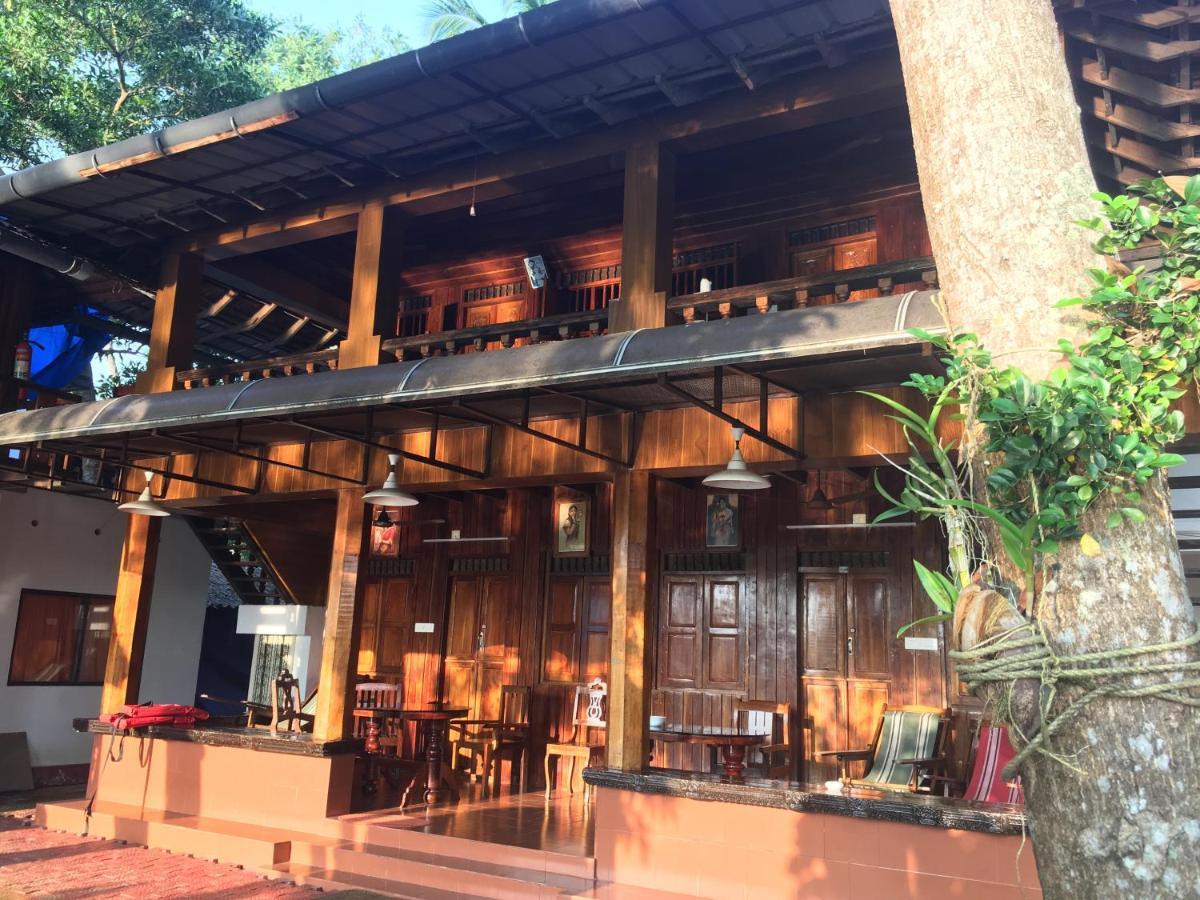 Malayalam Lake Resort Alappuzha Екстериор снимка